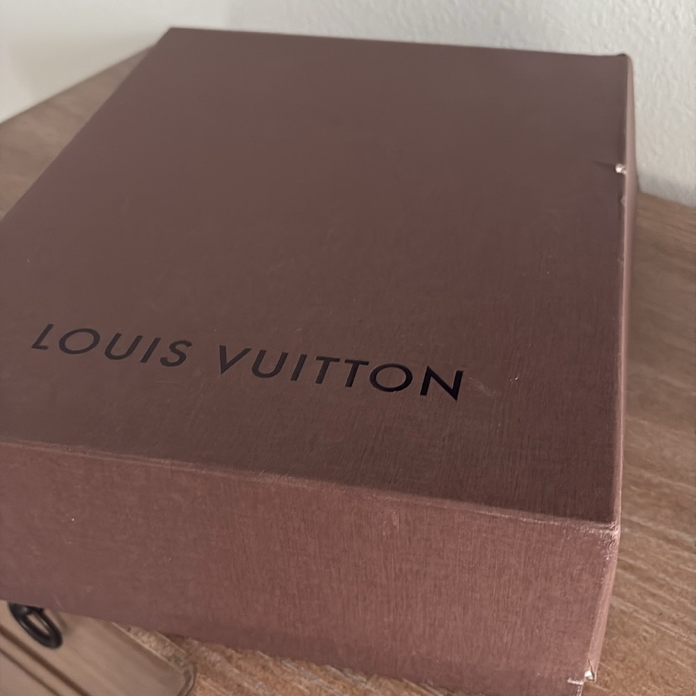 LOUIS VUITTON speedy 30 Damier. Authentic
EUC - Picture 9 of 10